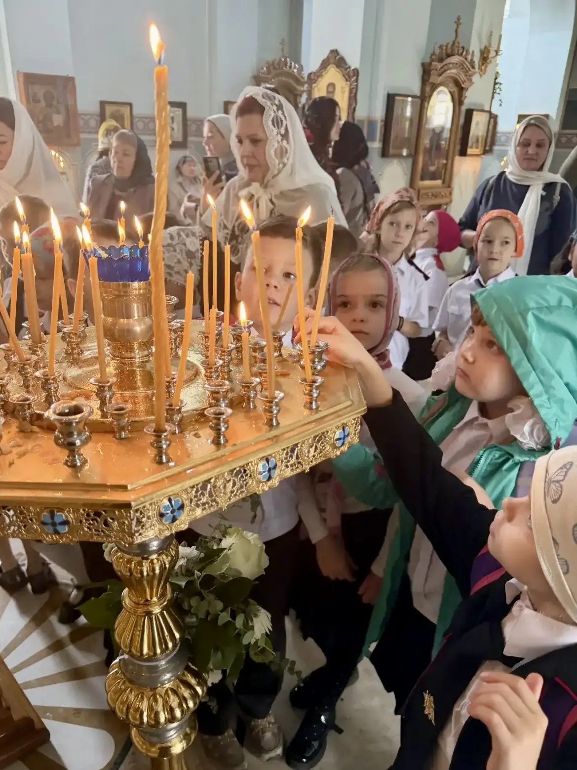 В праздник Покрова Пресвятой Богородицы храм Казанской иконы Божией Матери посетили уче...