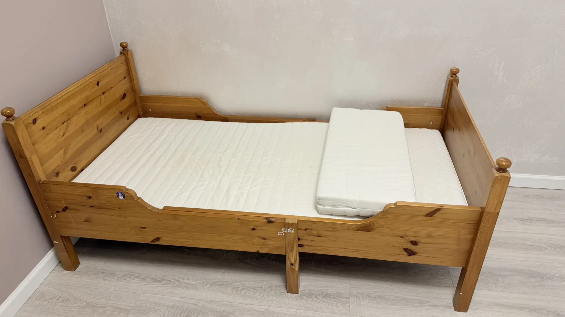 Добрый вечер! Кровать IKEA, забирать с Самосырово, за шоколадку 😊тел