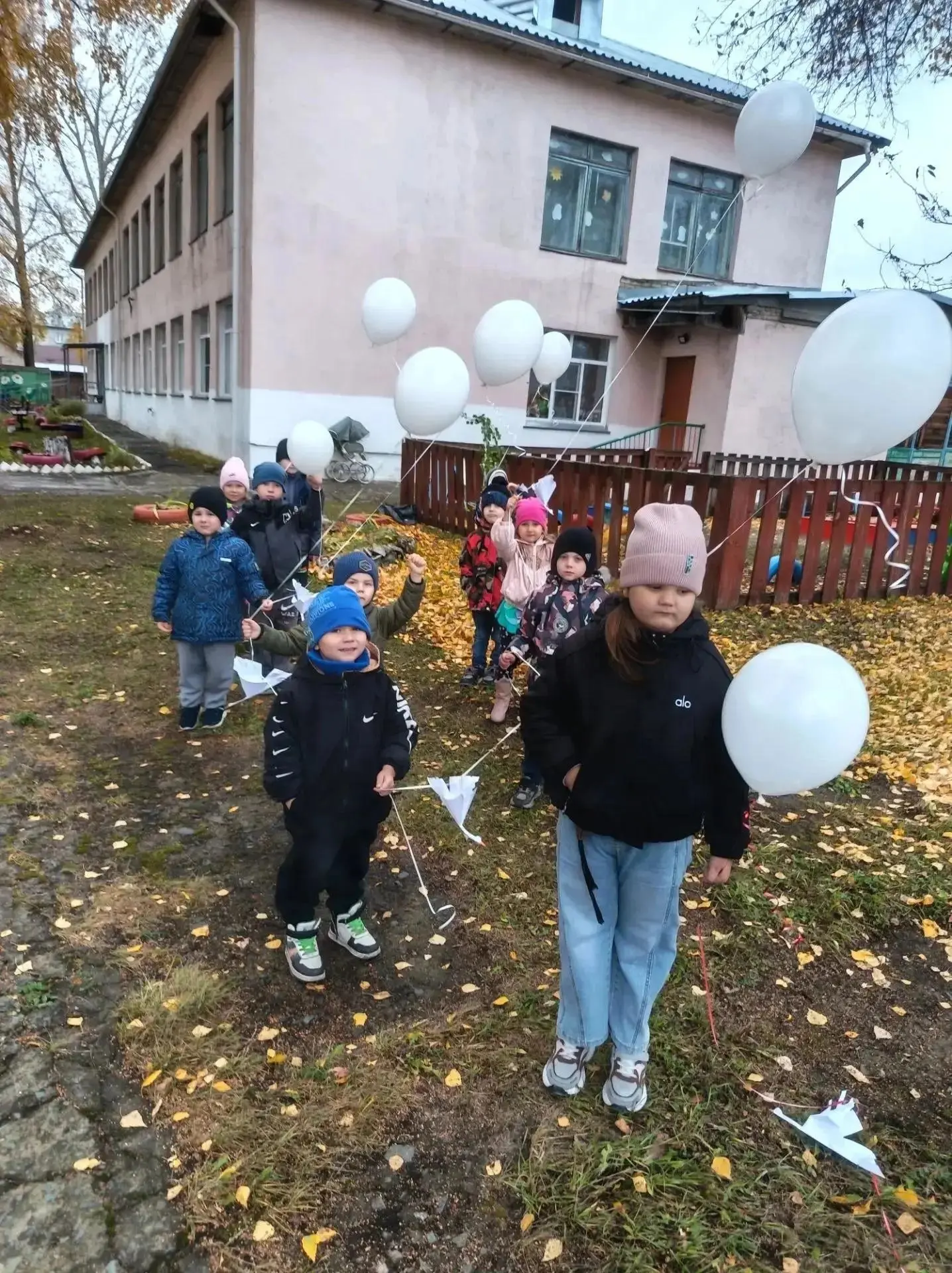 🕊✔️Акция памяти и надежды: запустим в небо белых журавлей.