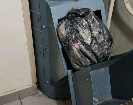 🗑 В Кузьминках жители жалуются на засор мусоропровода