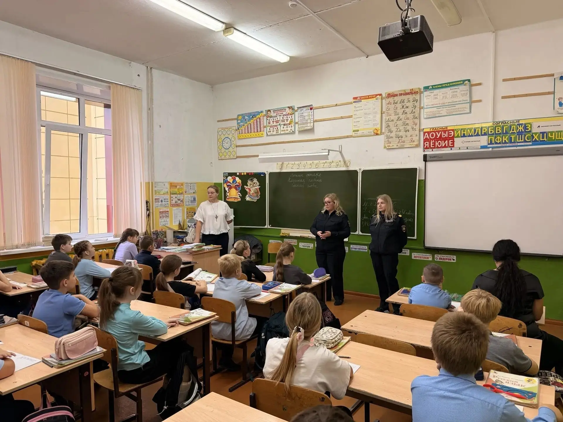 🗣 09.10.2026г в МБОУ СОШ1 Провели важные профилактические беседы с обучающимися!