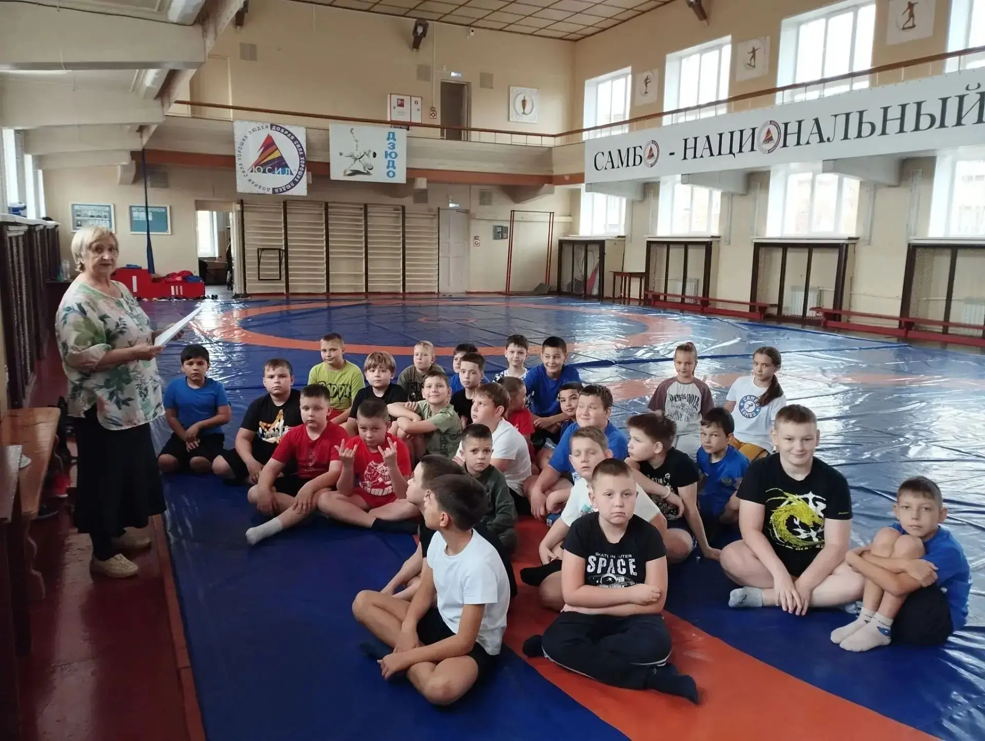 🎉 В спортивной школе «Атлант» прошла важная беседа о языках коренных народов! 🎉
