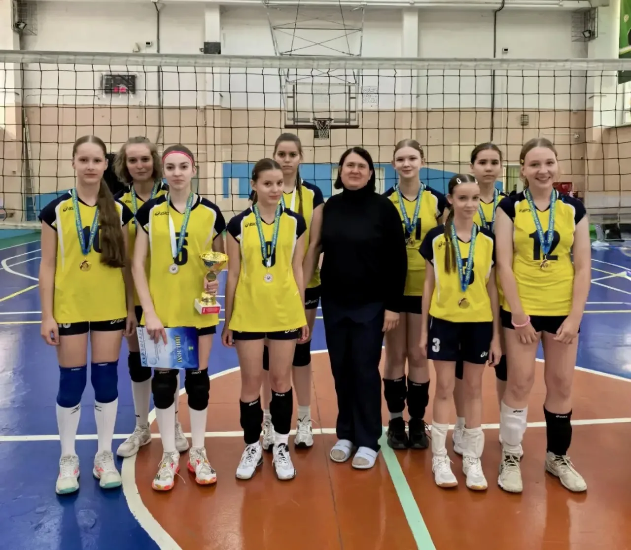 Юные чемпионки: как команда из СК «Смена» выиграла первенство города по волейболу!