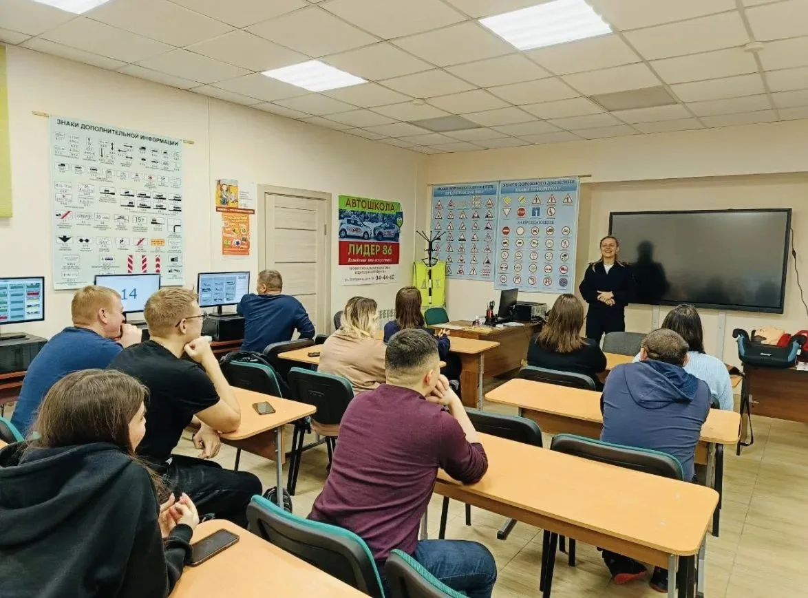 🚦 На территории Югры госавтоинспекторы активно  проводят профилактические мероприятия ...