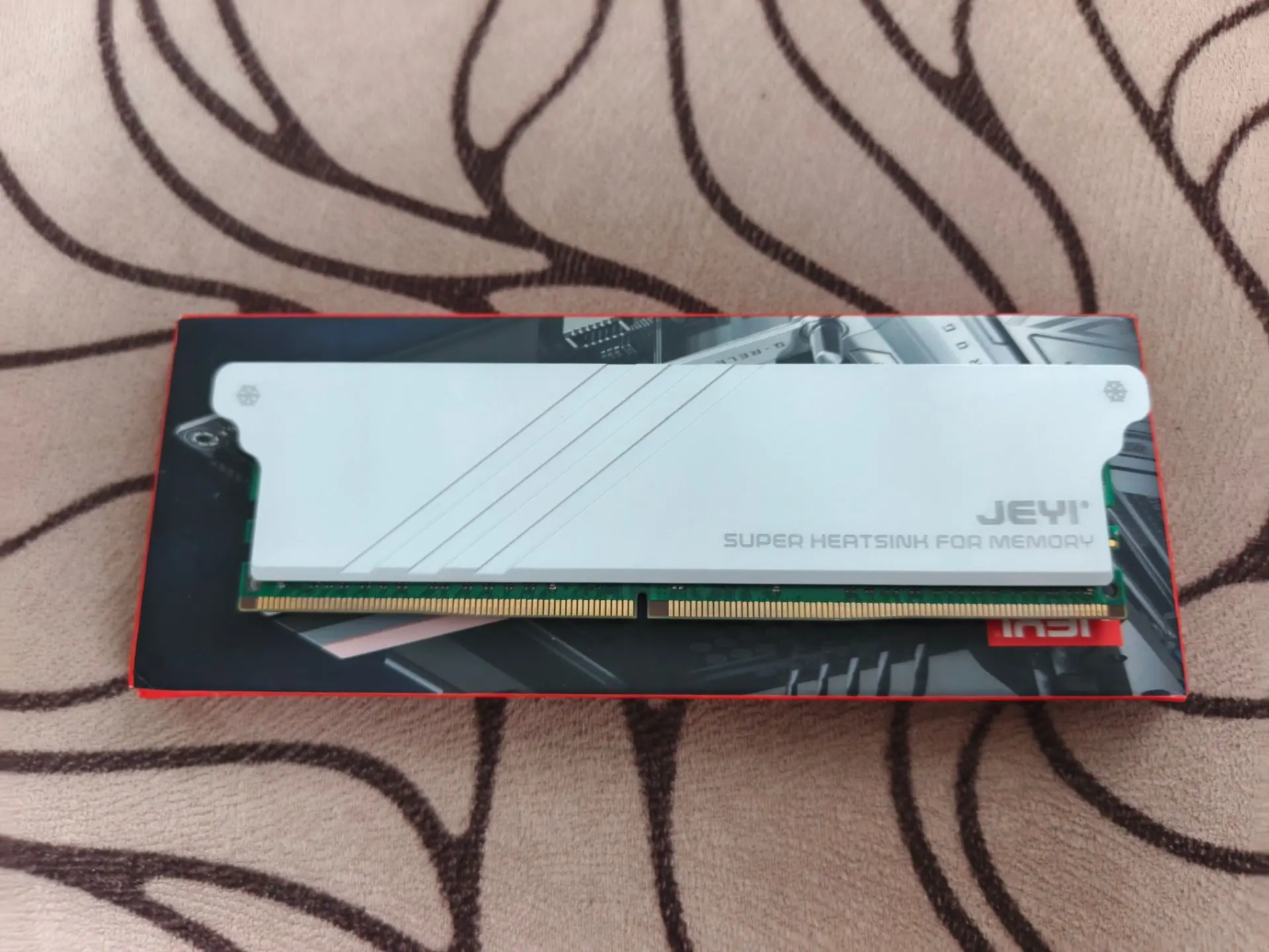 Продам оперативная память DDR 4 Cristal 8gb (частота 2400) 3000 рублей, тел 89198618040