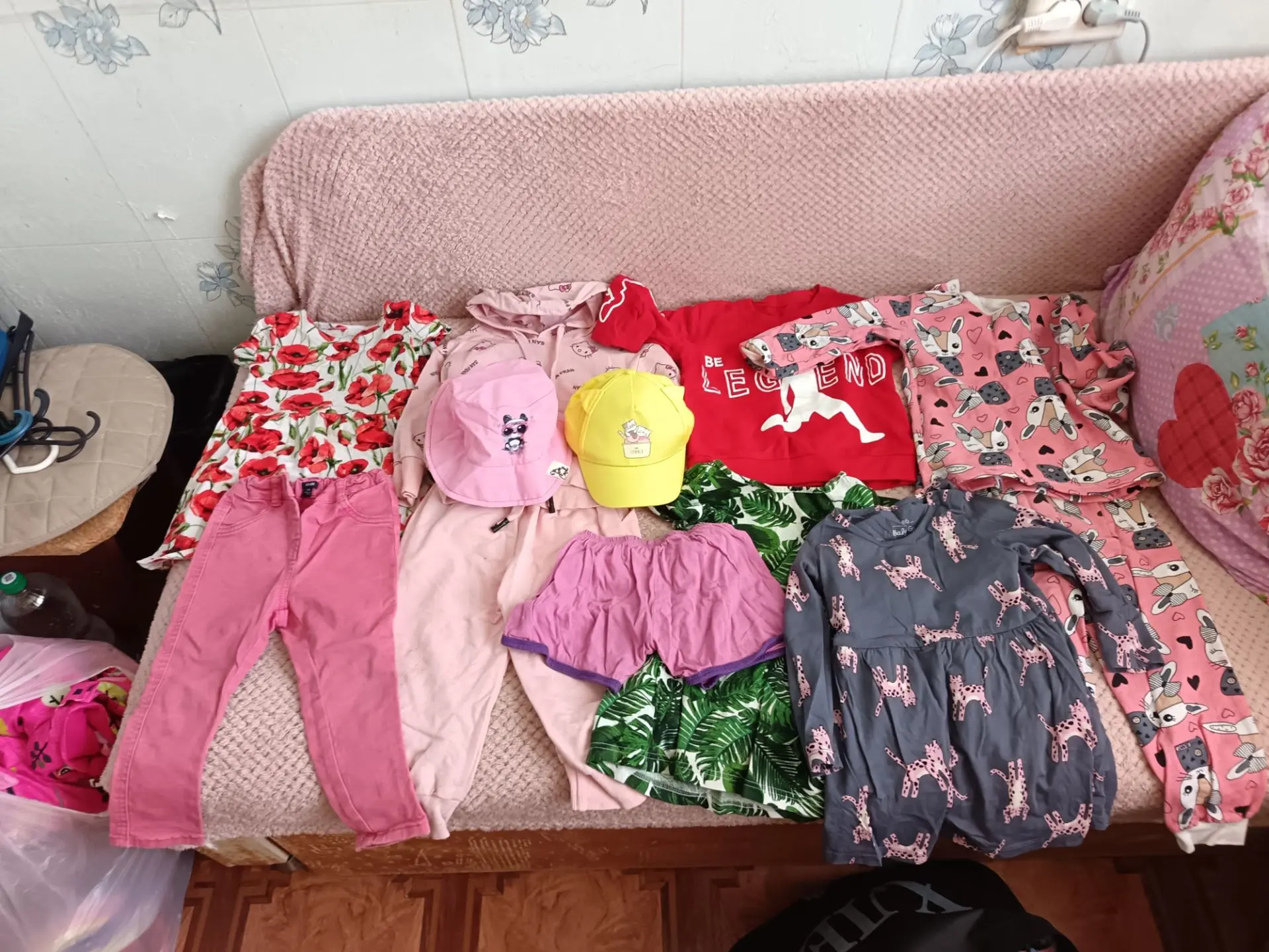 4 пакета вещей для девочки от 2 до 3 лет. В хорошем состоянии, некоторые ни разу не нош...