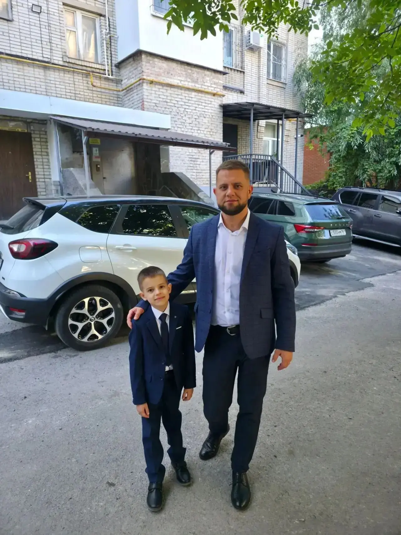 Папа, поздравляю с Днем Отца! Твоя помощь — моя главная опора. Желаю тебе всегда быть н...