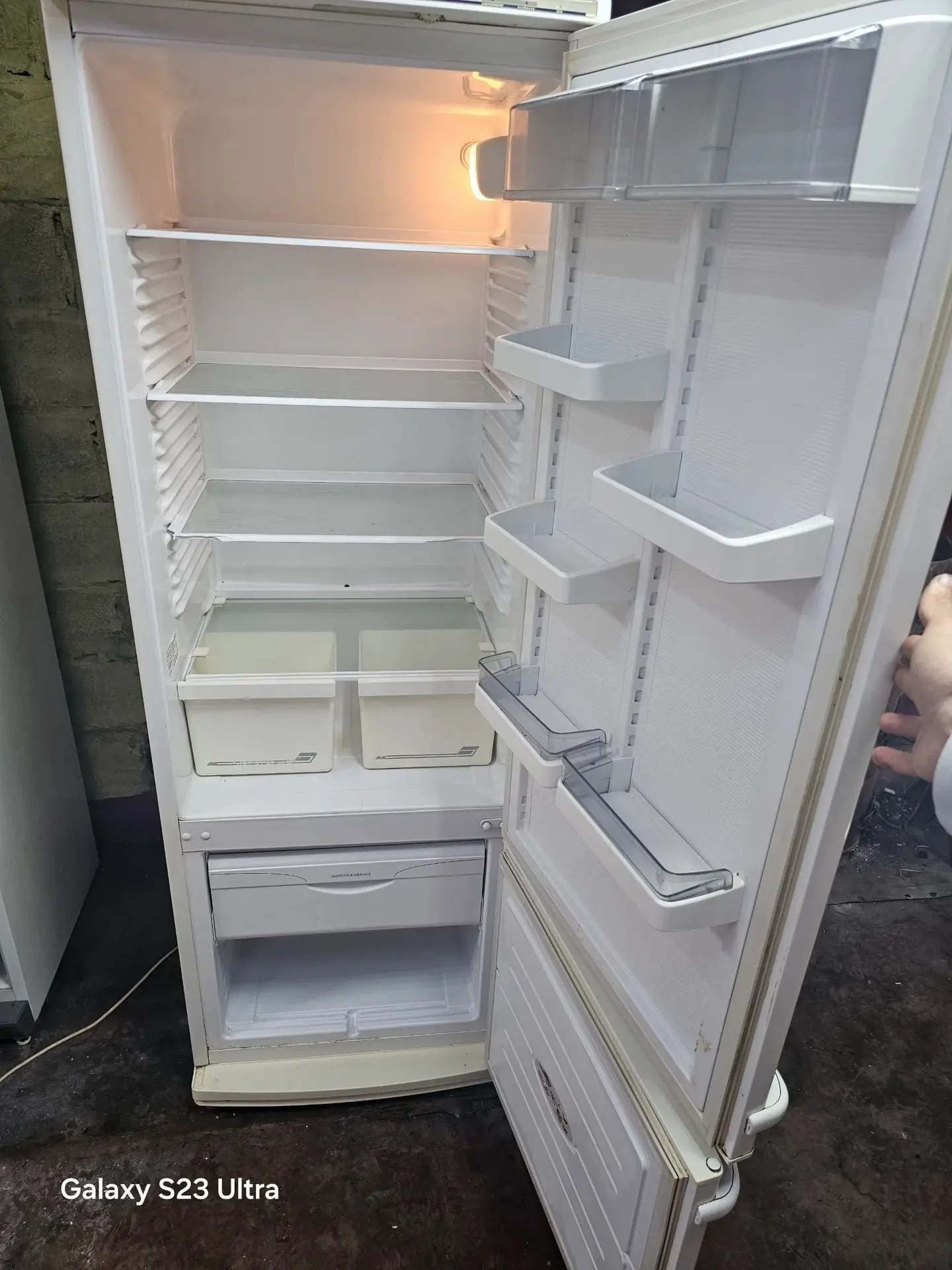 Холодильник б/у Стинол. В нормальном состоянии. По работе нареканий нет, морозит отличн...