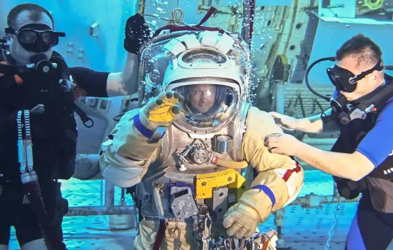 👨‍🚀 Космонавты Кононенко и Гребенкин прошли тренировки в гидролаборатории, сообщили в...