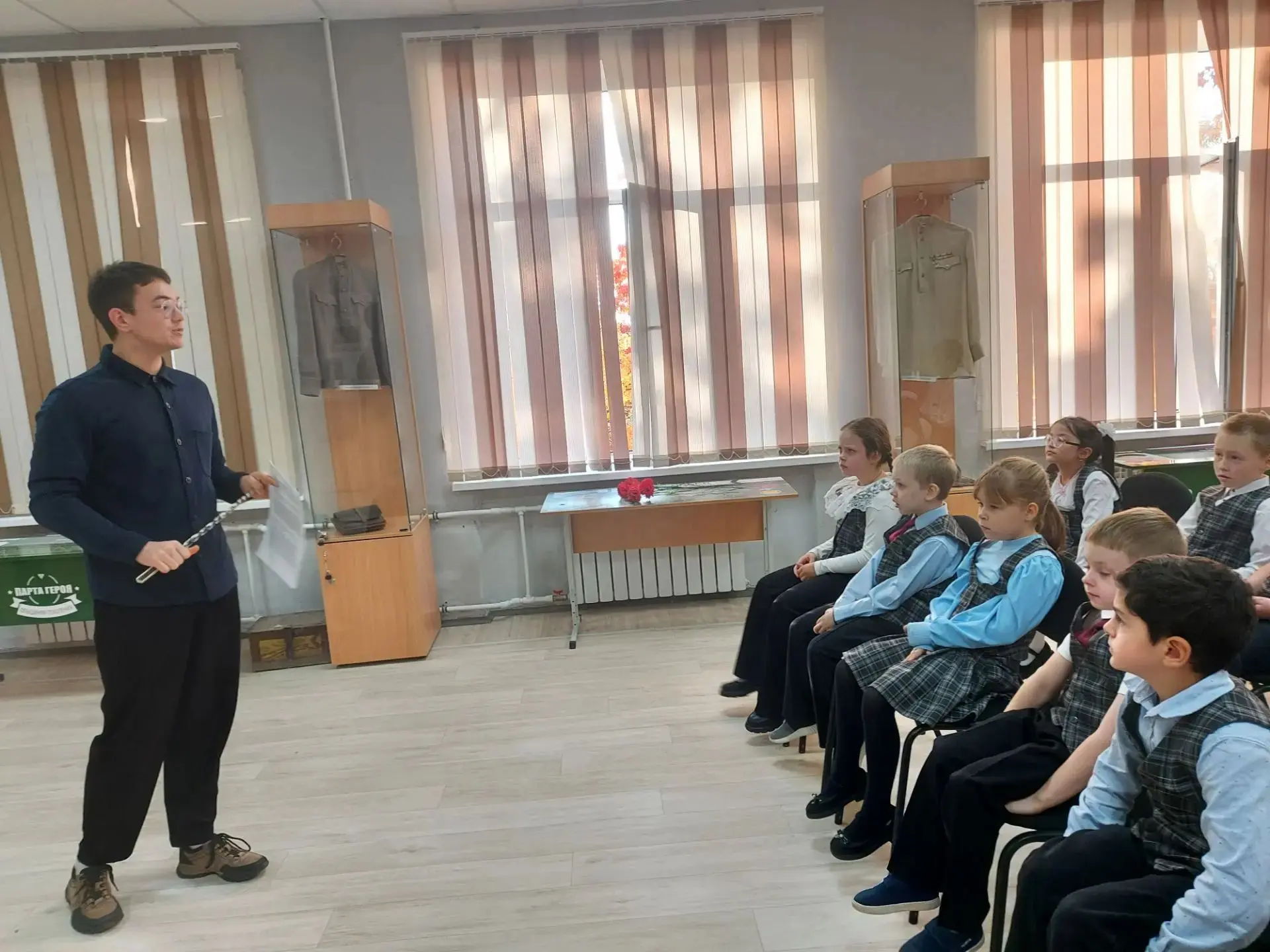 ⭐ Первое знакомство с историей: наши первоклассники на экскурсии в школьном музее! 📚🪖