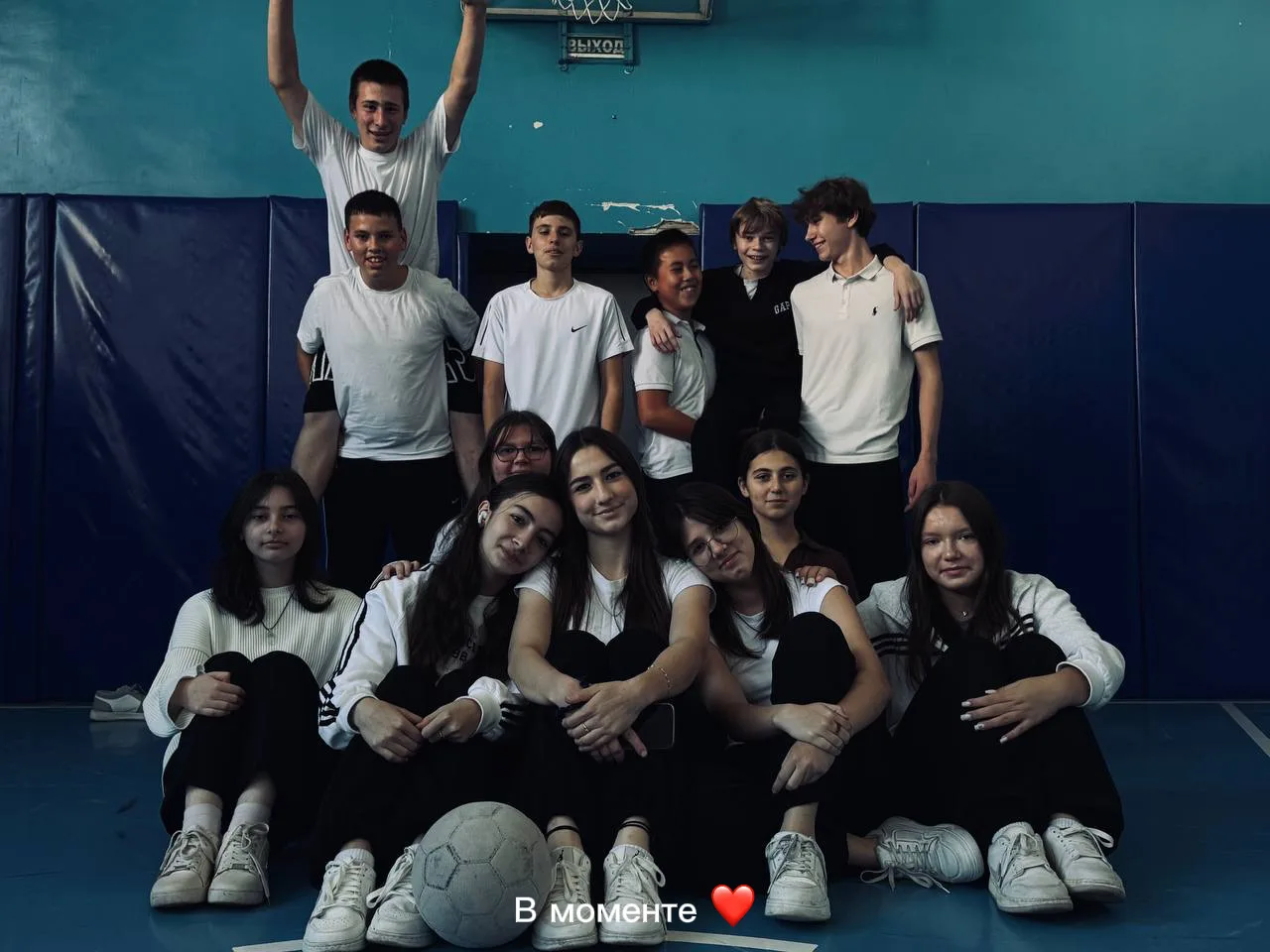 Уроки физкультуры — они всегда самые лучшие! 🏃‍♀️✨