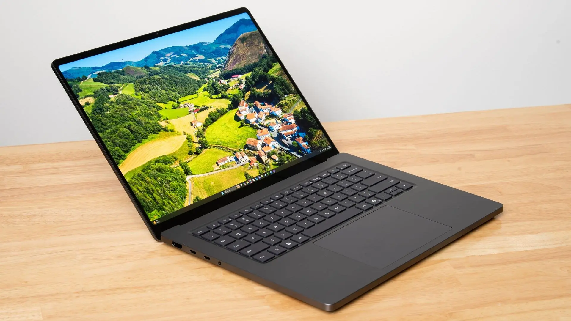 RTX Spark в Surface Laptop Ultra: сильная сторона — локальный ИИ, слабая — игры