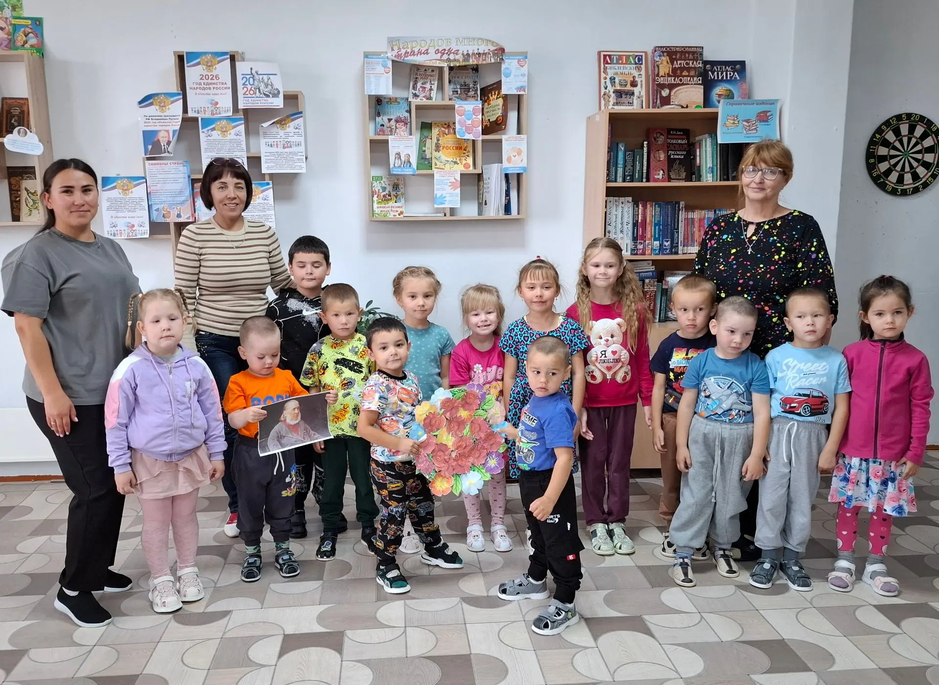 Сегодня мы ходили в гости в Бирюльскую сельскую библиотеку, чтобы познакомиться с творч...