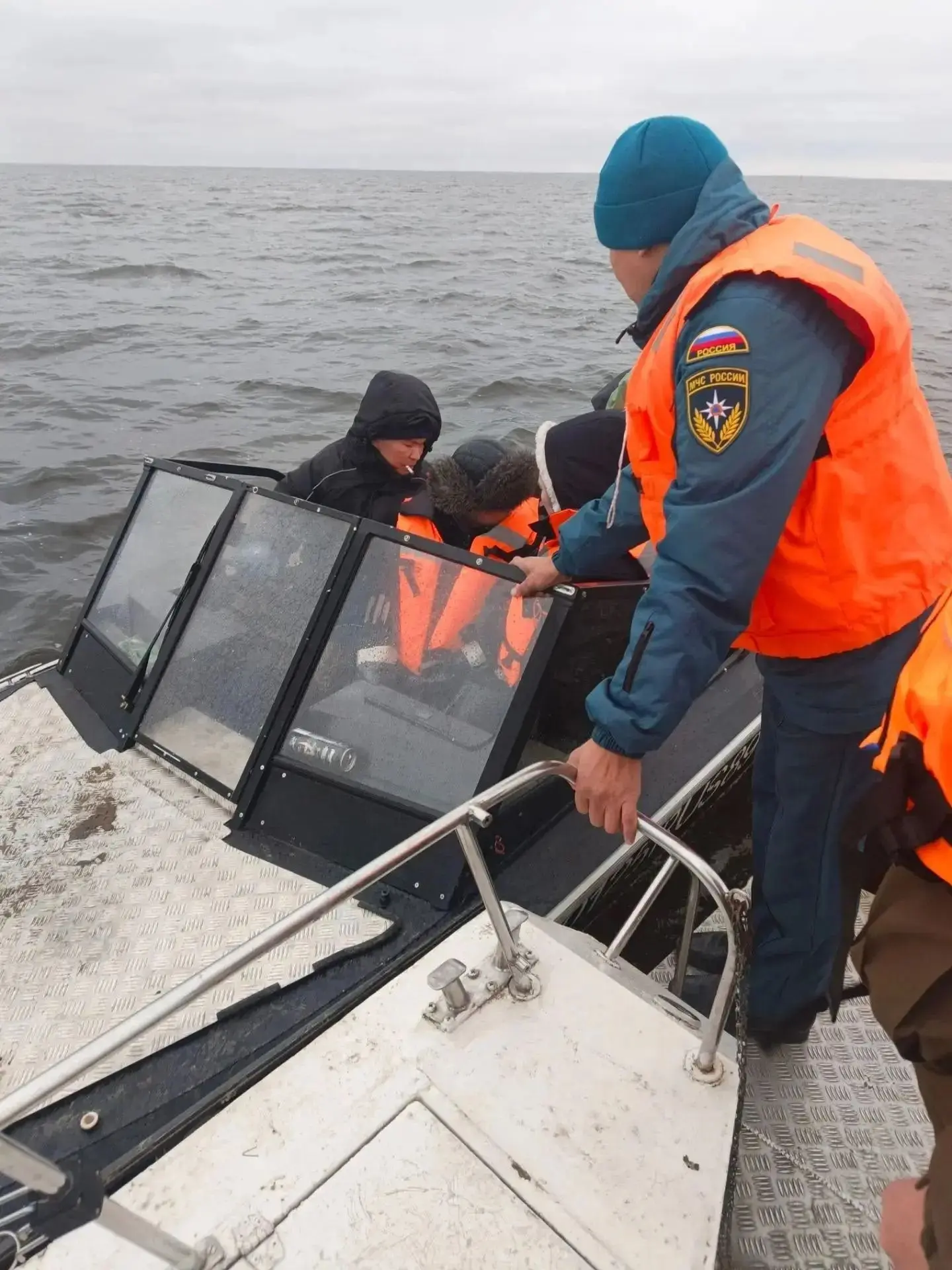 Профилактические рейды на водных объектах Тазовского района: специалисты усиливают конт...