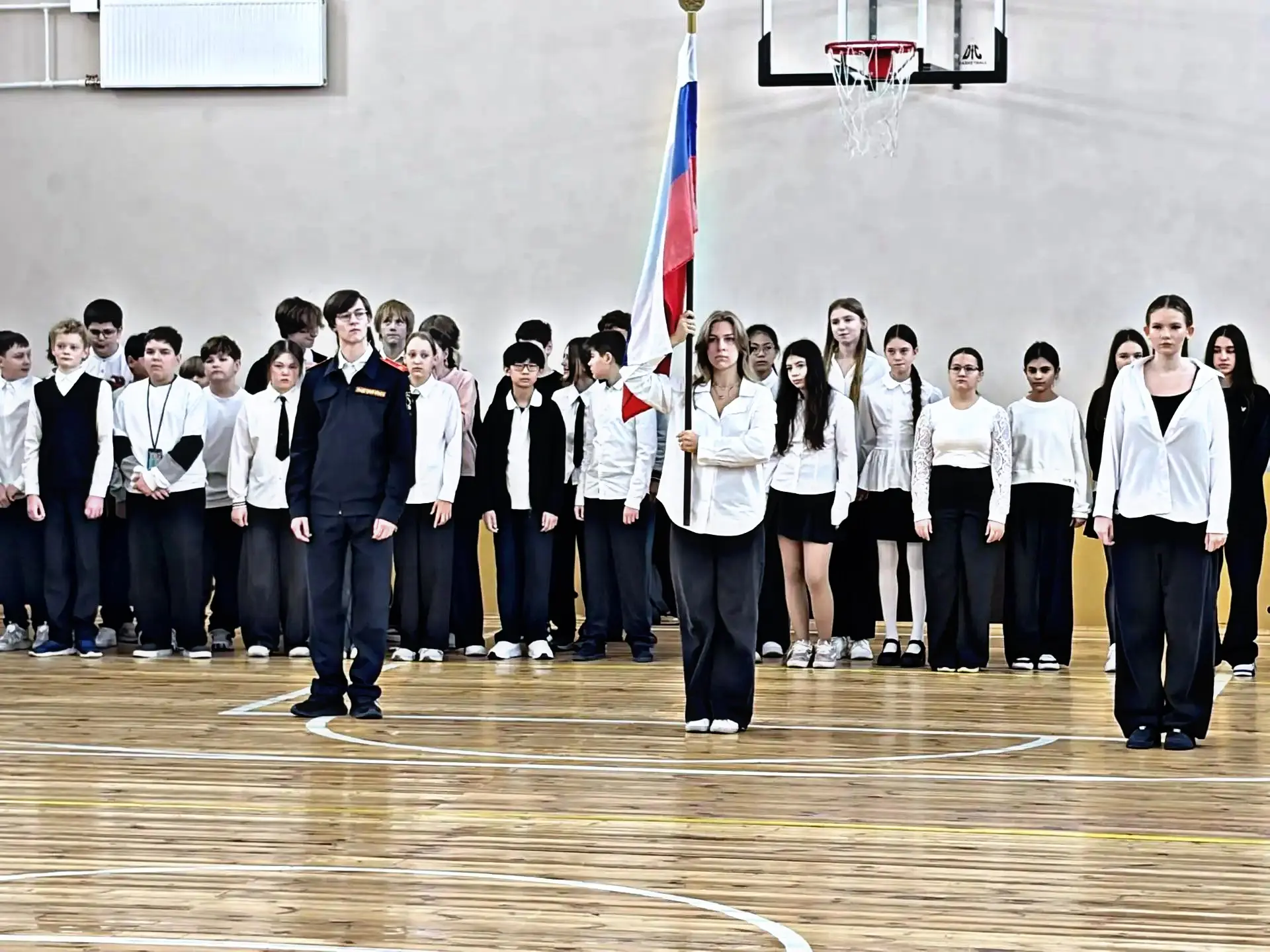 🎓 С чего начинается неделя? С единства, ответственности и признания достижений 🎓