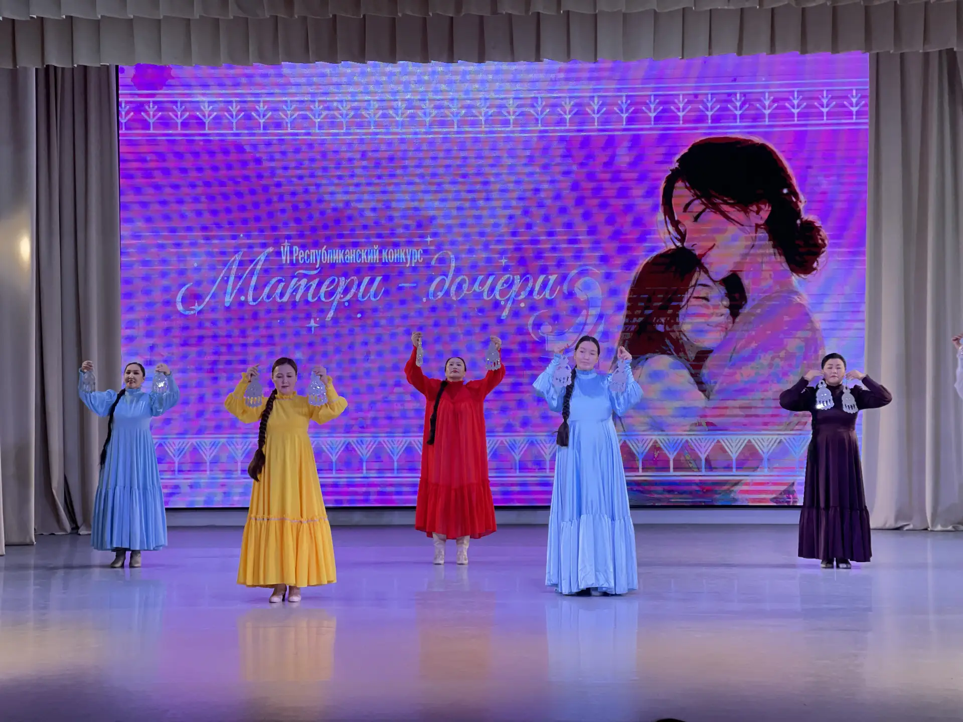 💞 В Якутске начался VI Республиканский конкурс «Матери — дочери»!