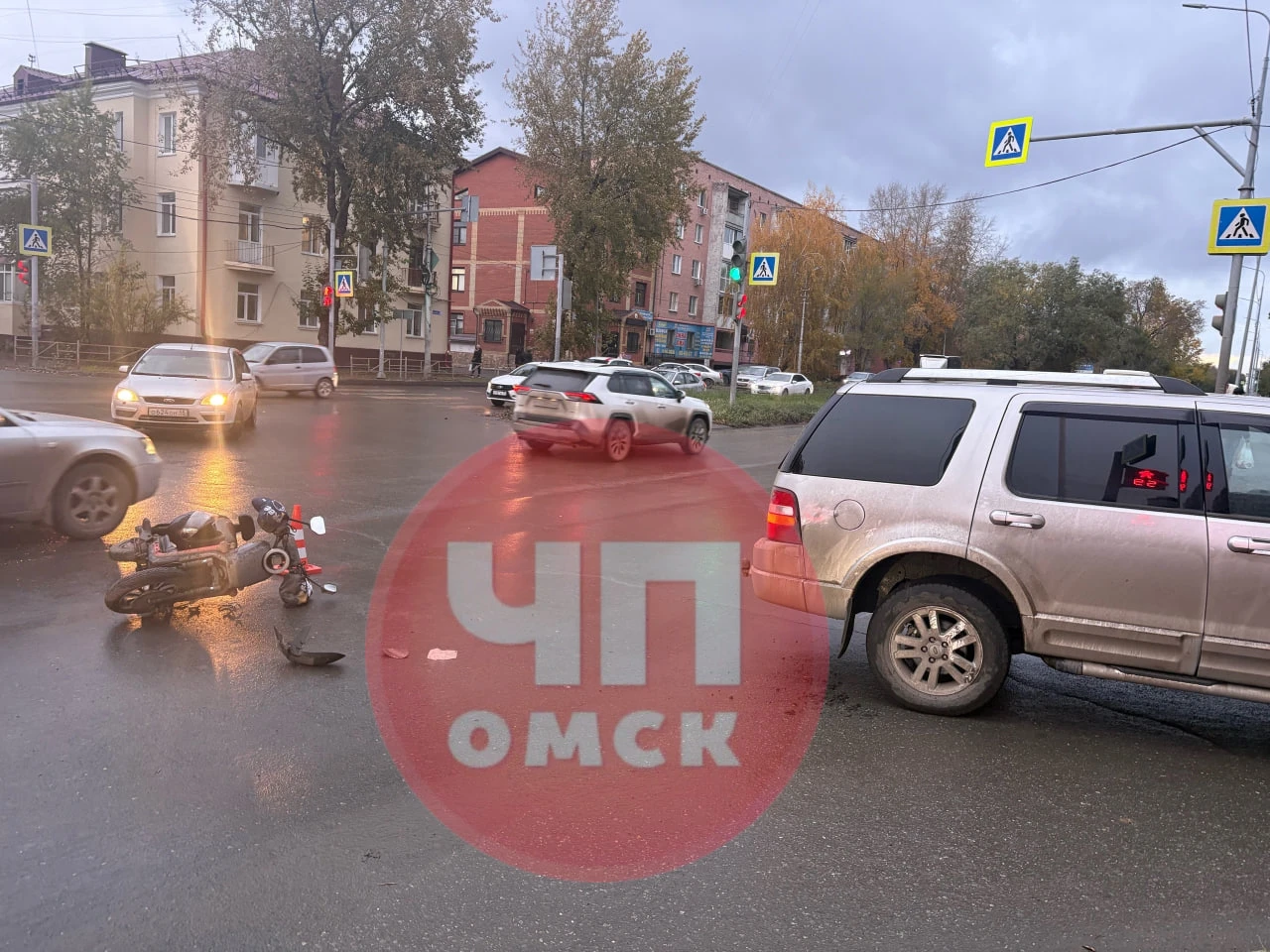 Здравствуйте! Вчера, 13 октября, на перекрестке ул. Химиков и 4-я Поселковая электроску...