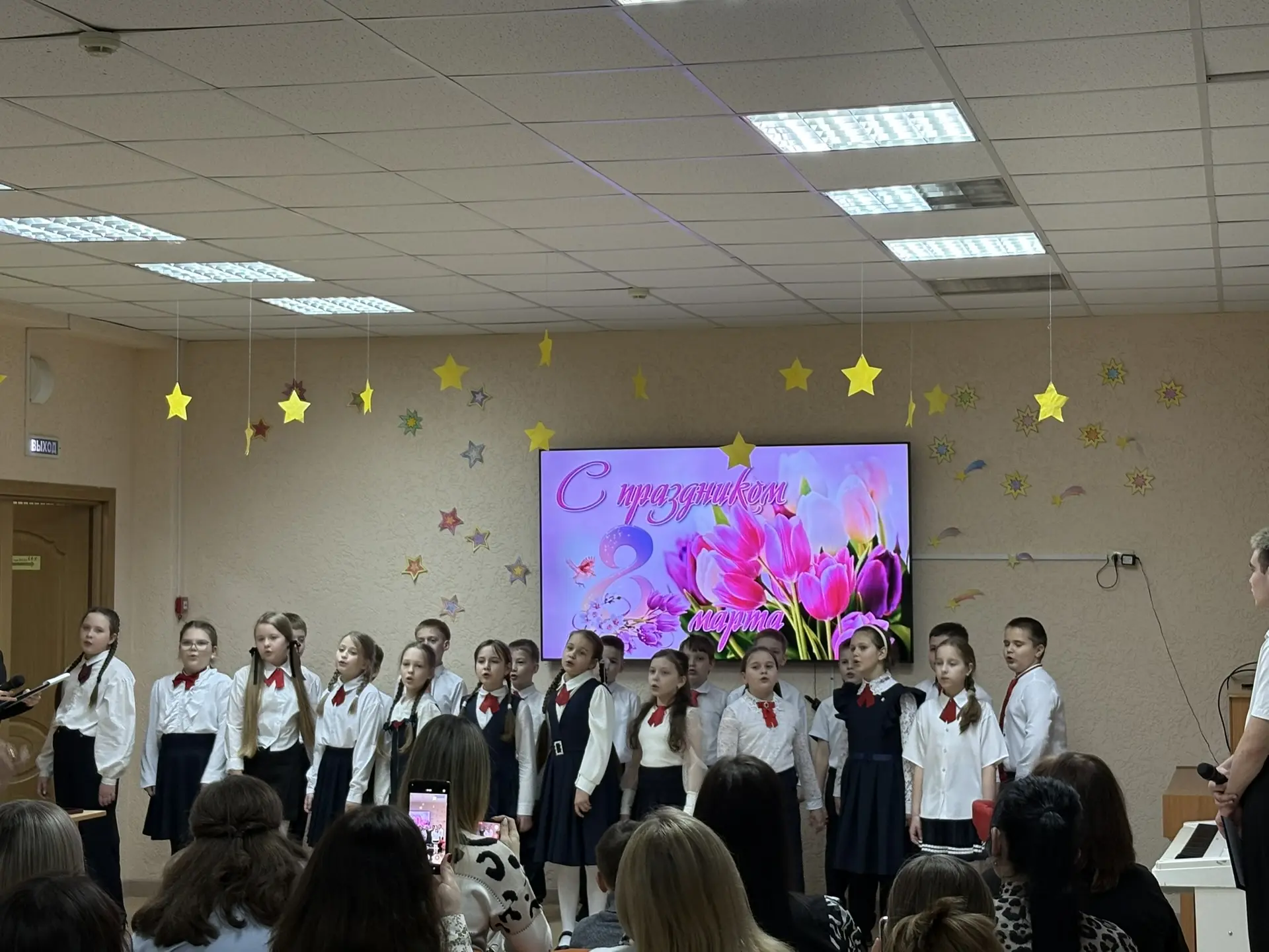 💐В МБОУ СОШ № 59 г. Пензы им. Е. П. Паролина состоялся торжественный концерт, посвящён...