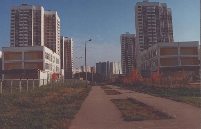 В 16-м микрорайоне, 1998 год. Фото А.А. Миля из архива Музея Зеленограда с сайта goskat...