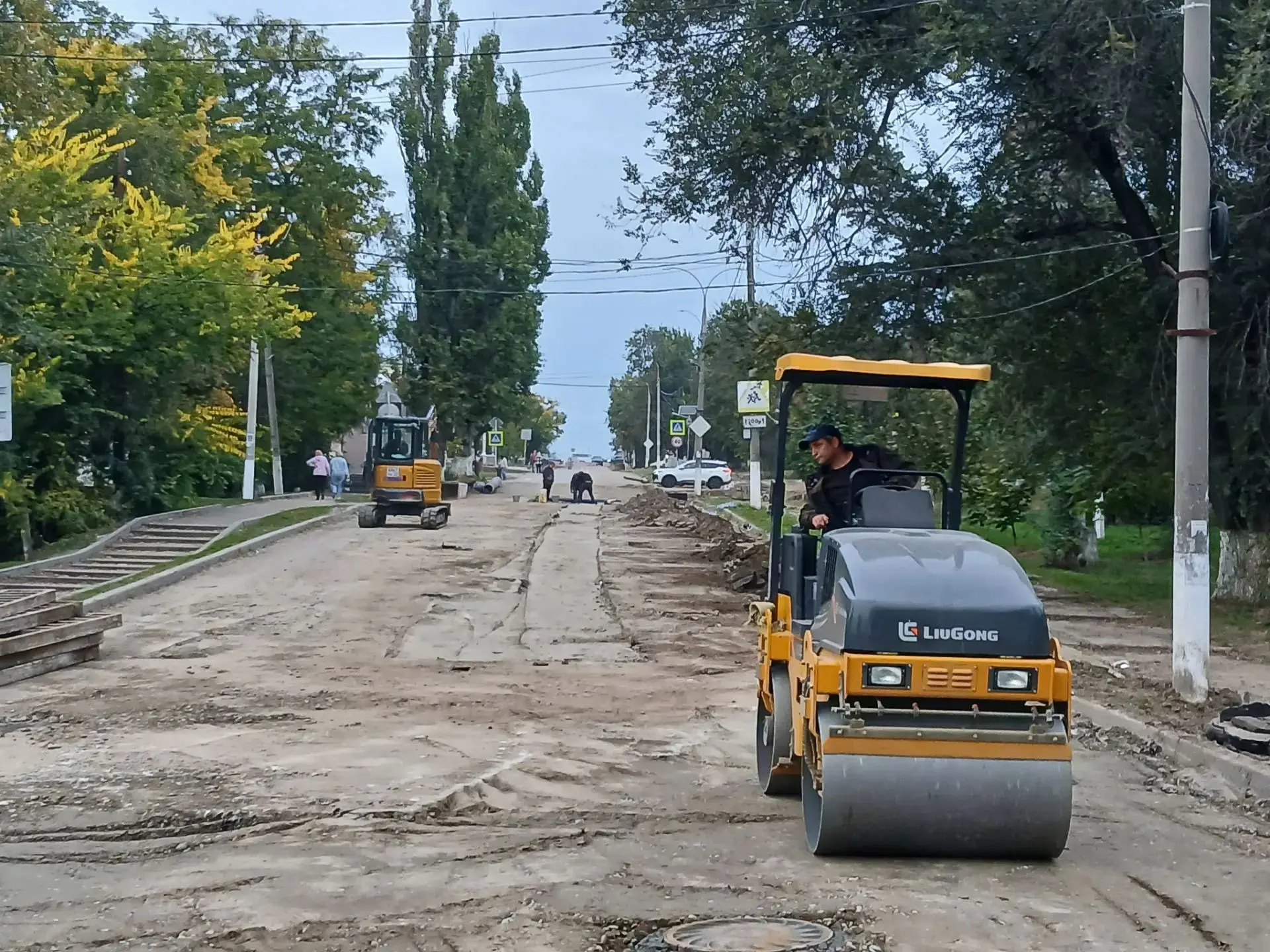 🚜Благоустройство города: идут работы по восстановлению дорожного полотна по улице Депо...
