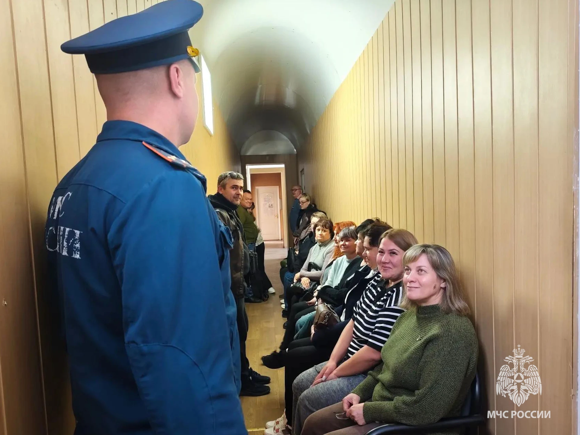 Спасатели МЧС России проводят профилактические мероприятия в учебных заведениях и учреж...
