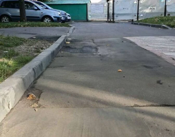 🛠 В Рязанском районе жители жалуются на повреждение дорожного покрытия