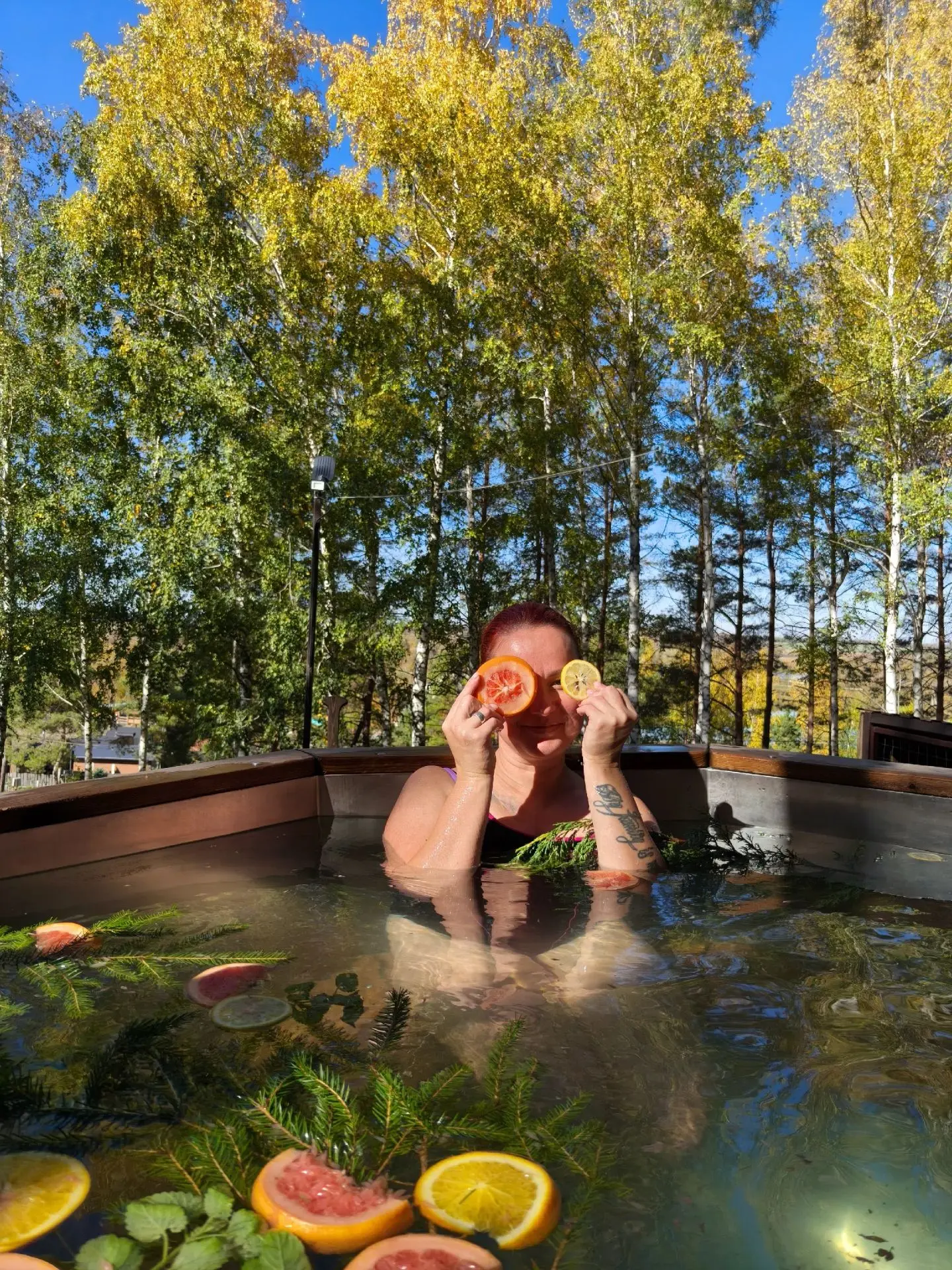 Позвольте себе просто отдохнуть. Быть такой расслабленной,смешной и совершенно не думаю...