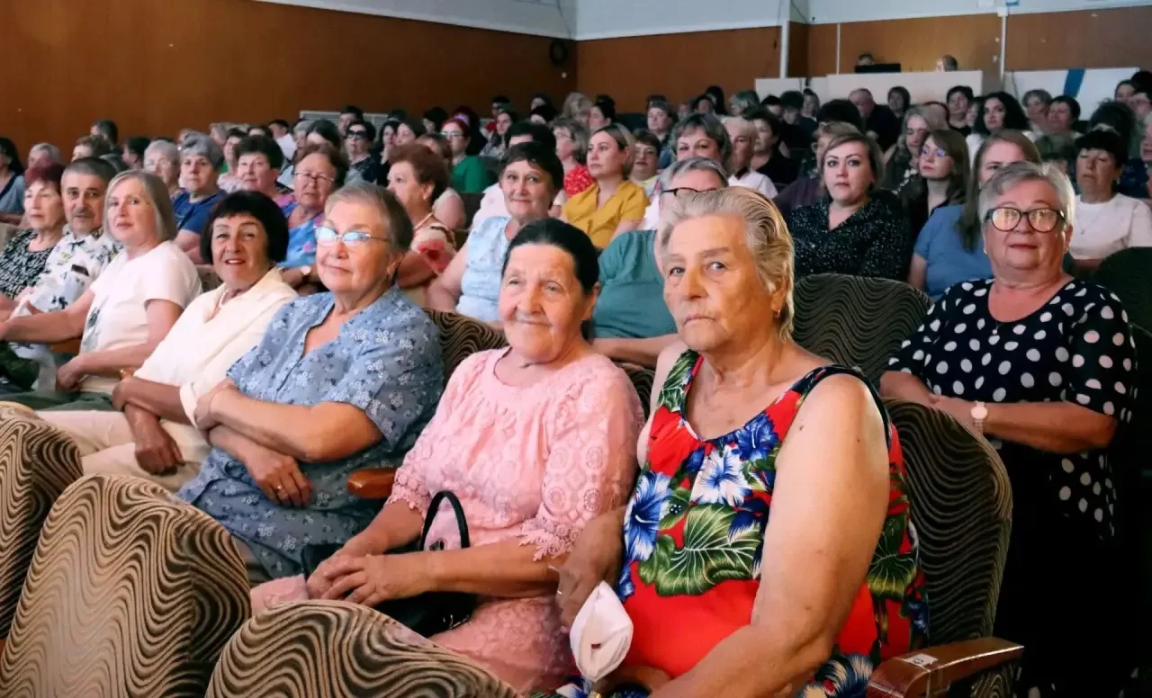 1 октября мы отмечаем тёплый и важный праздник — День старшего поколения.