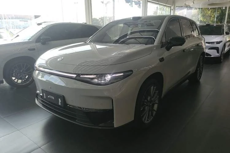 Leapmotor C10