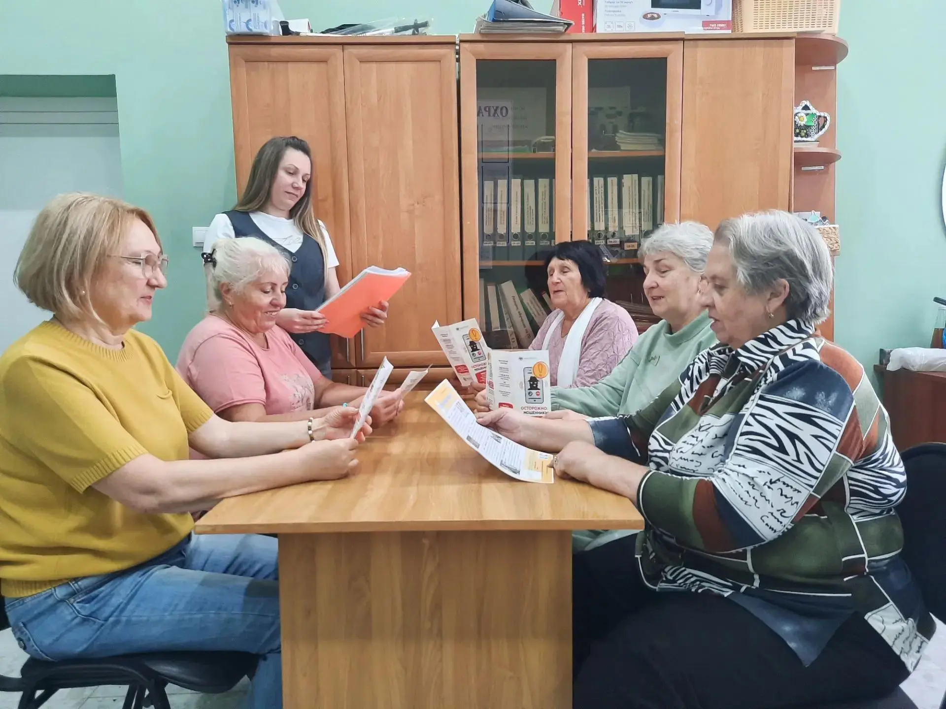 🔎🛡️ Как не стать жертвой мошенников? 🛡️🔎В отделениях Кировского центра социального ...