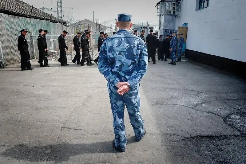 📌В Апшеронске бывший сотрудник колонии отправился за решётку на три года!
