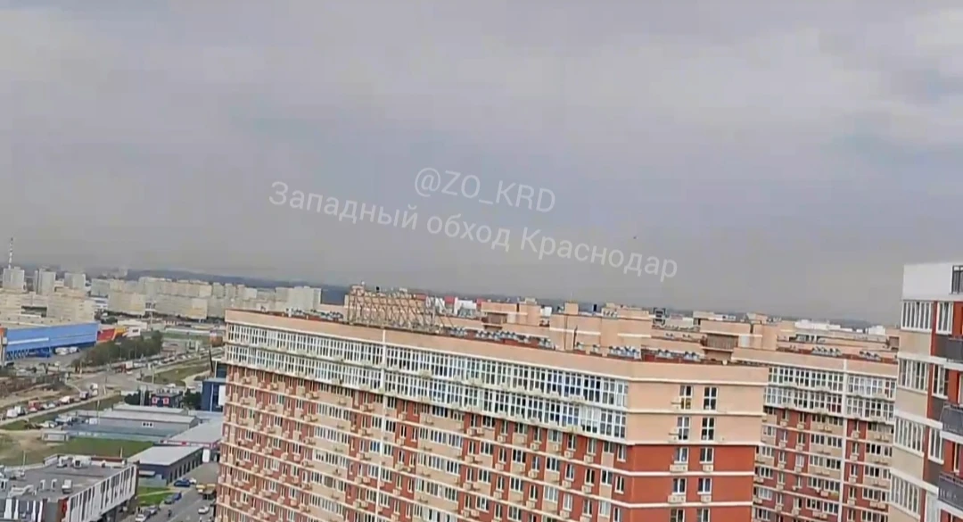 Нам пишут: 🗣️ Что за смог над городом? Рисовая солома? Запаха гари (вроде) нет...