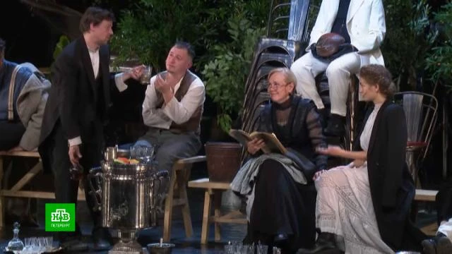 На фестивале «Балтийский дом» зрителя радуют театры из разных стран. Это постановки, ко...