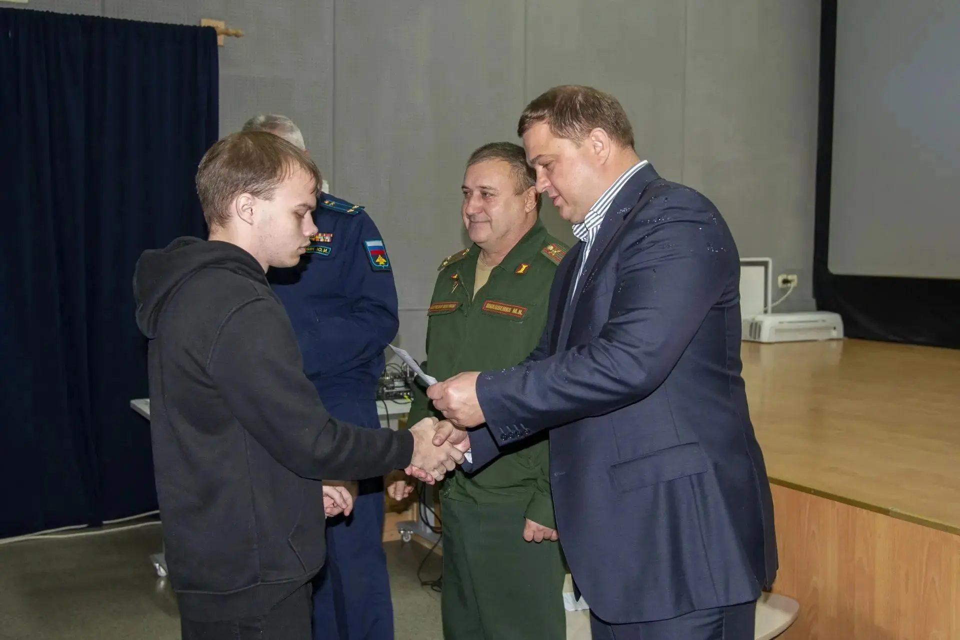 Сегодня на базе кинотеатра «Задонск» состоялся традиционный День призывника.
