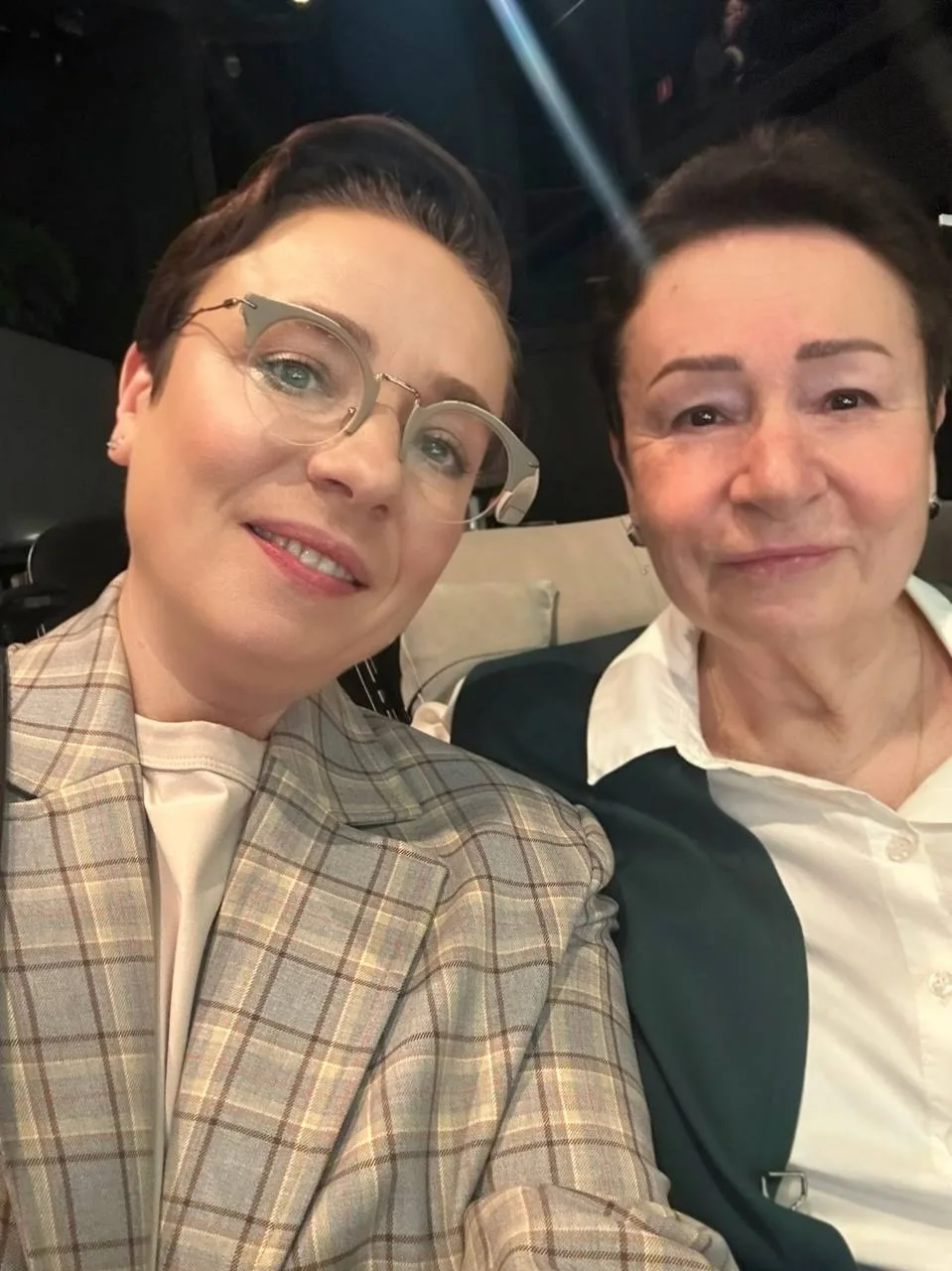 У нас с мамой был парадный выходной вечер. Выбрались в МХТ, на малую сцену, на спектакл...