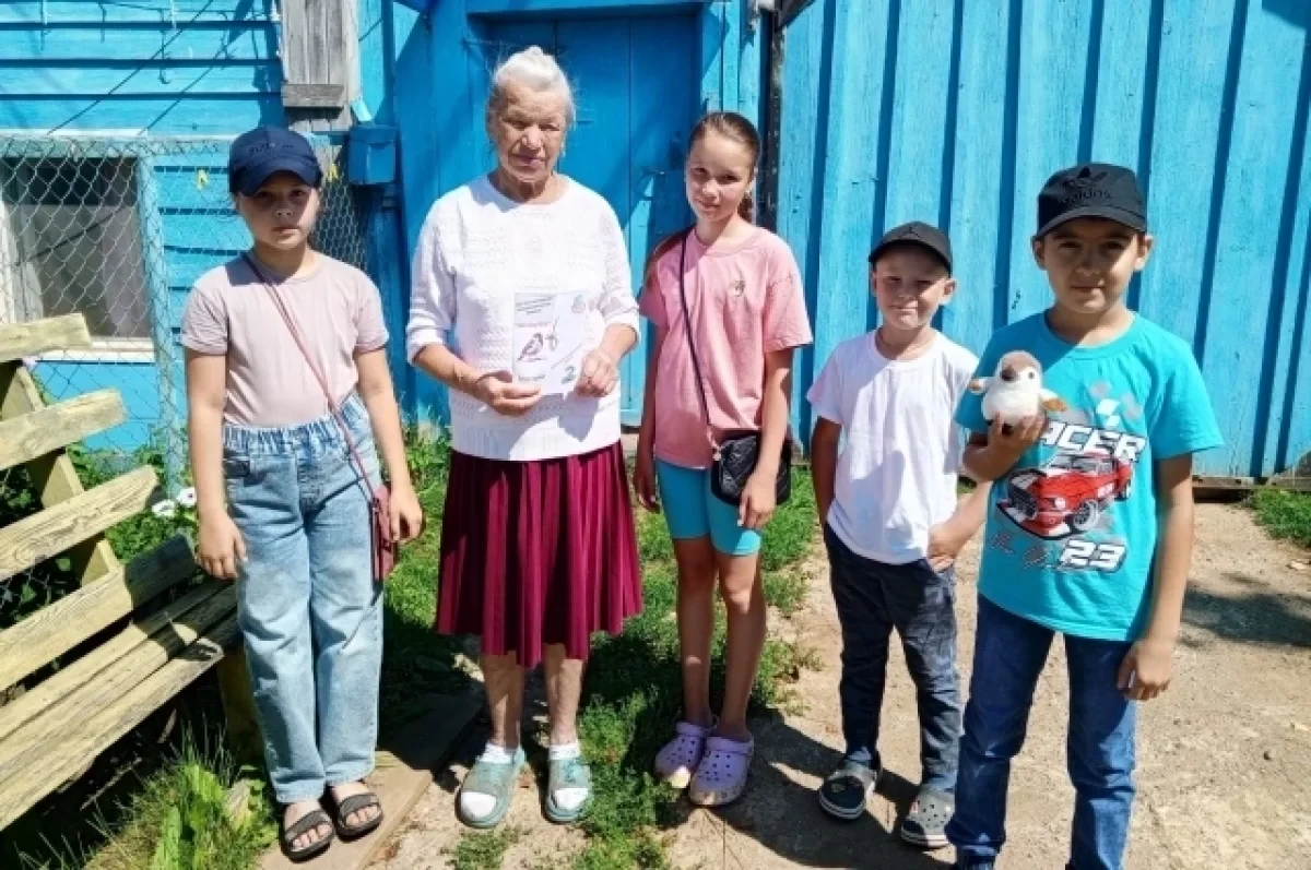 «Стало мало воробьёв». Как школьники научили односельчан кормить пернатых