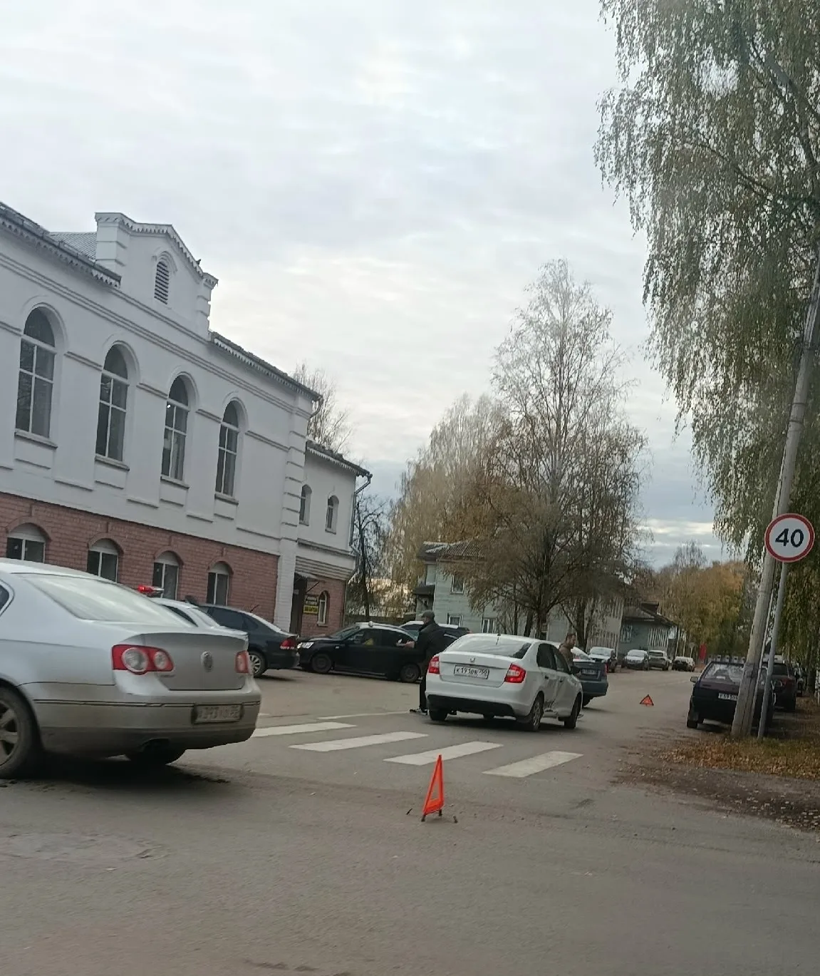 ДТП на пересечении улиц Красная и Виноградова. Об инциденте на дороге сообщают очевидцы.