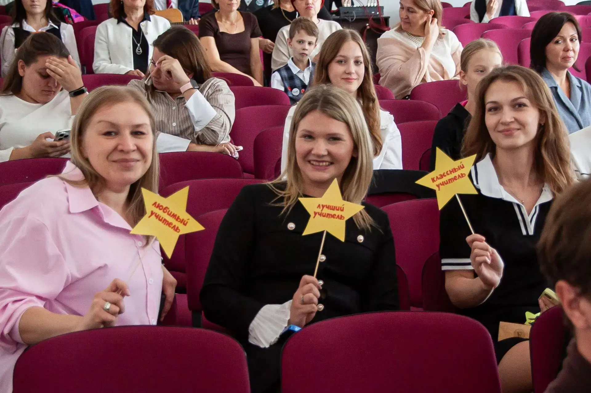 ✨ День учителя: яркие моменты нашего праздничного концерта!