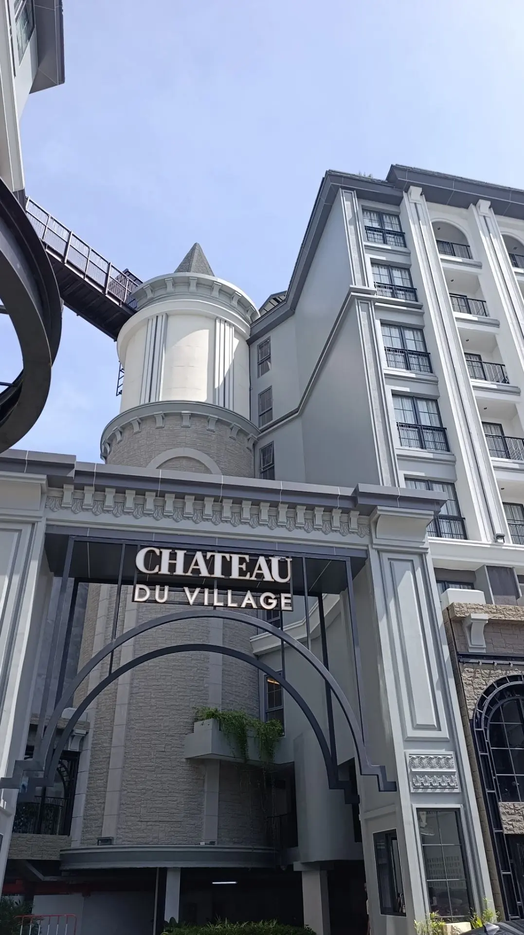 Chateau Du Village Patong — настоящий маленький замок в сердце Патонга 🏰✨