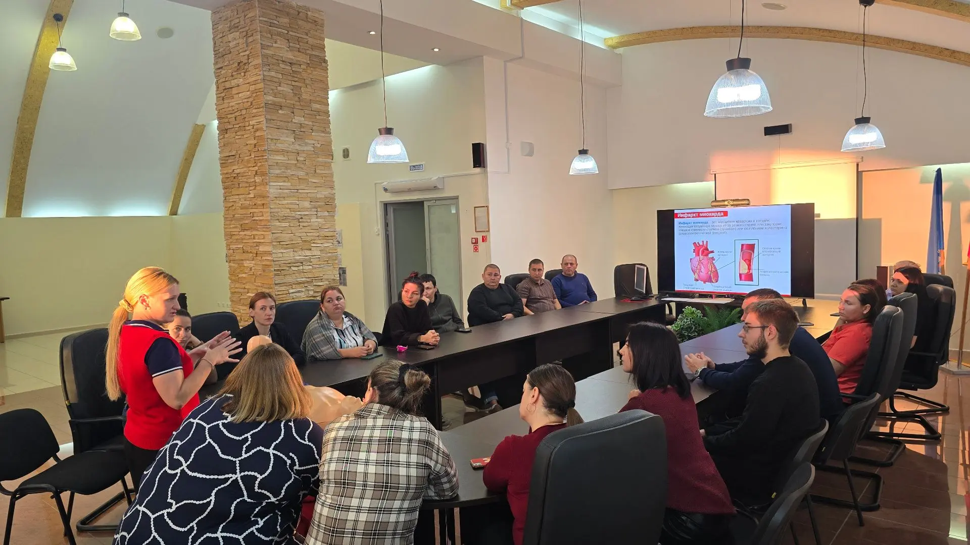 🚑 «Важно действовать быстро»: в ямальском Росреестре прошла встреча с представителем К...