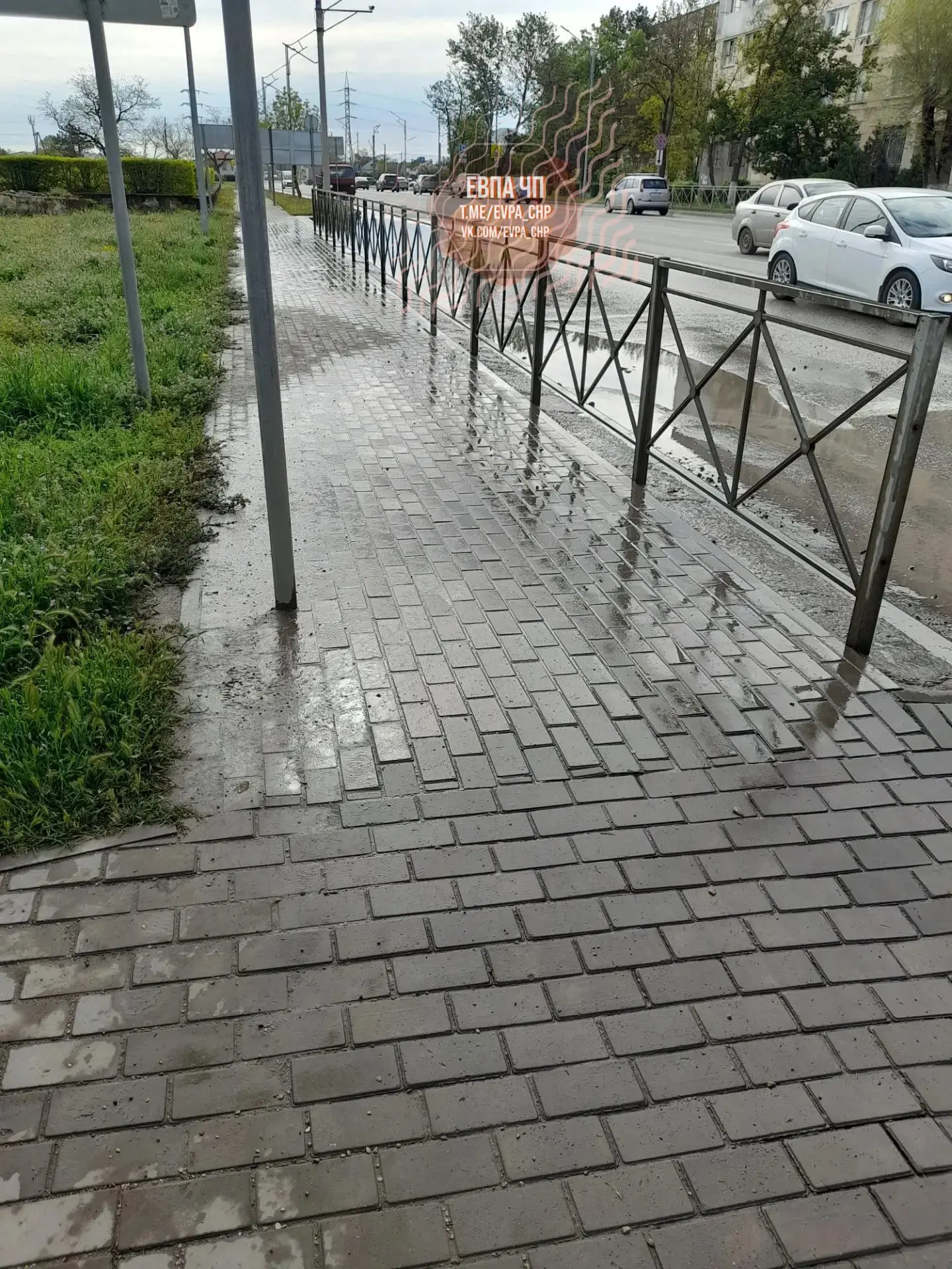 Уважаемые водители,просьба хоть немного сбрасывать скорость на этом участке.пешеходы мо...