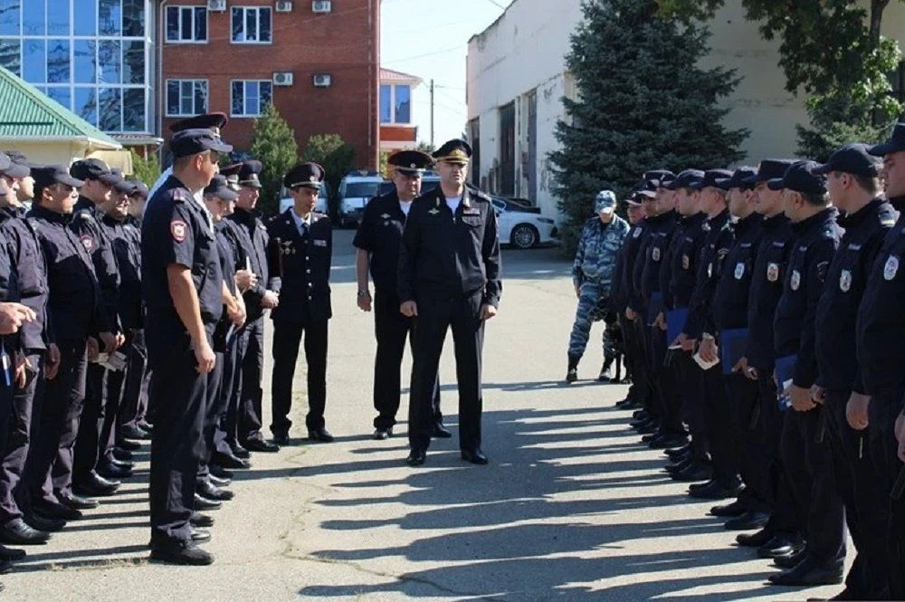 Министр внутренних дел по Республике Адыгея Алексей Кампф провел смотр личного состава ...