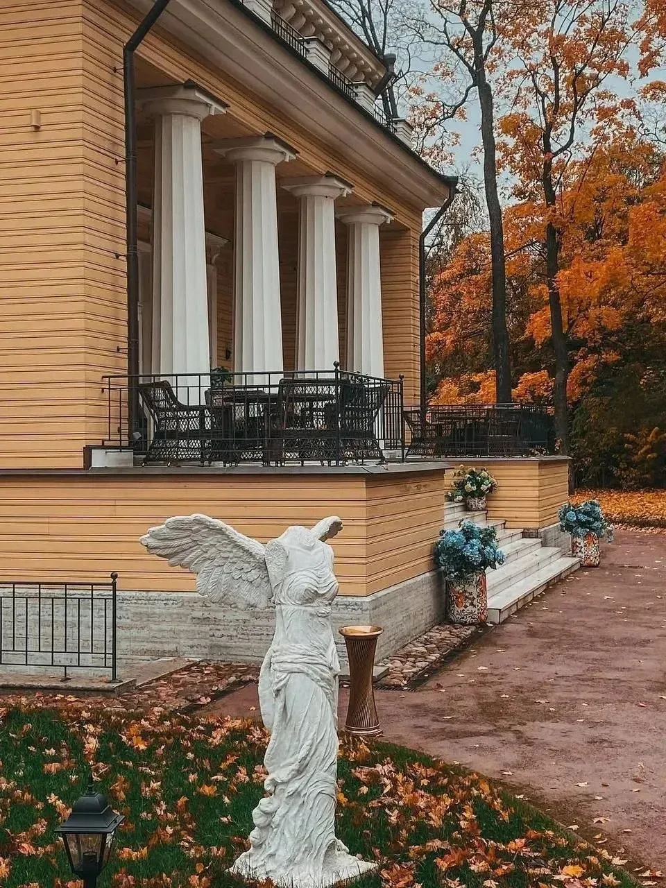 🍂 Каменный остров превратился в осеннюю сказку