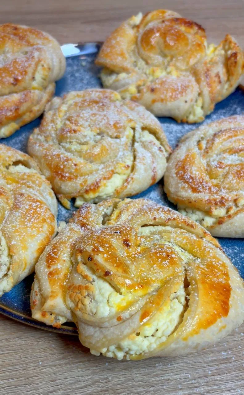 Слоечки с творогом😋