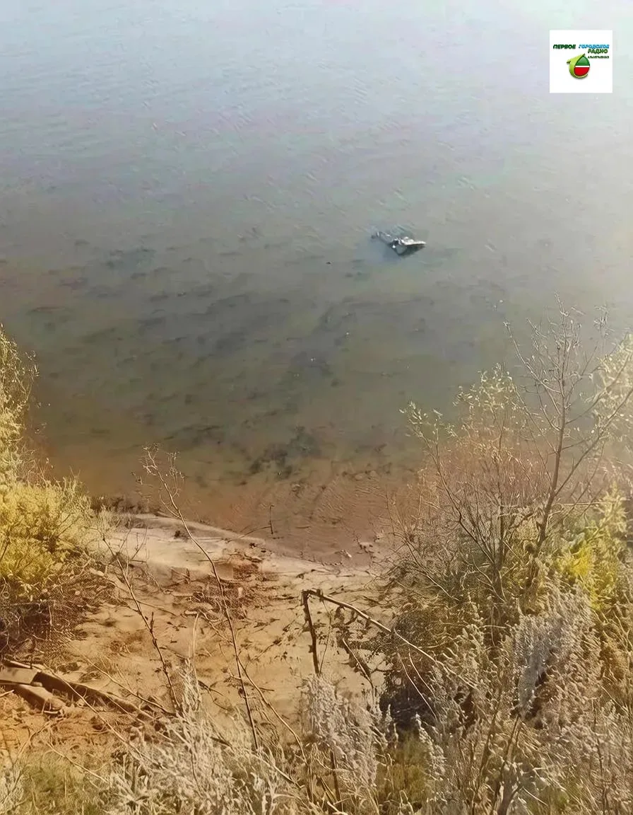 Два человека погибли: автомобиль сорвался с обрыва в реку в Лаишевском районе