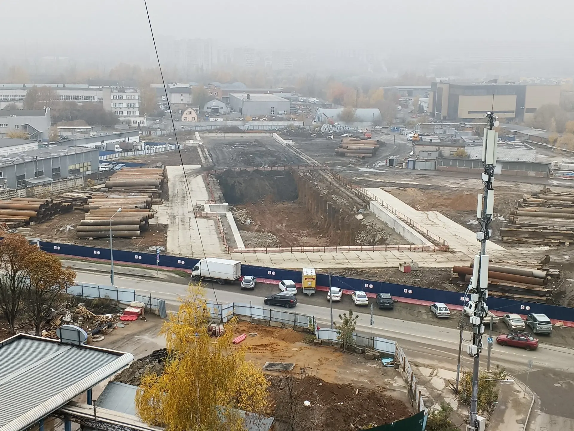 Продолжается простой строительства 🚇 станции «Каспийская» 🏭 Бирюлëвской линии в связи...