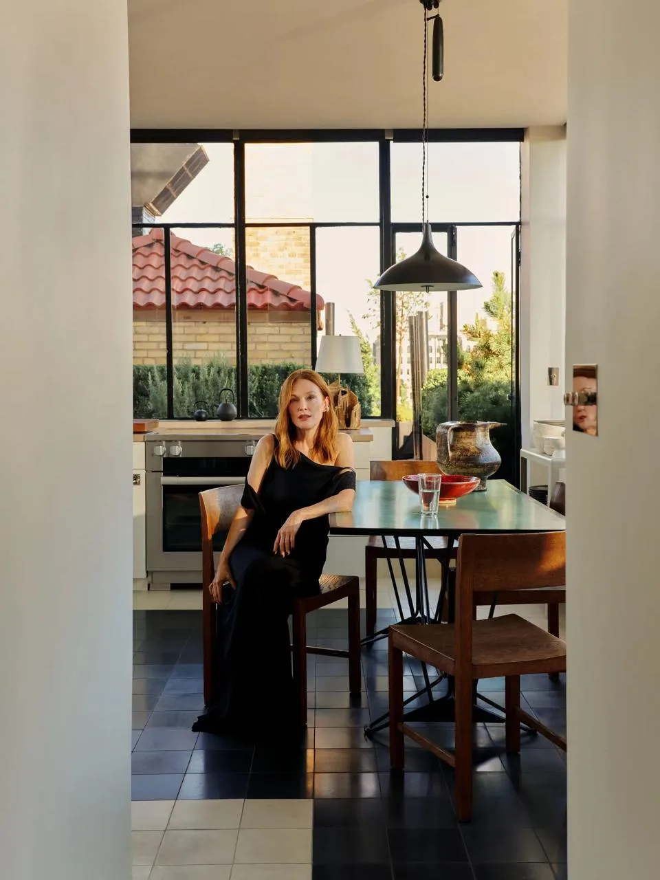 Джулианна Мур показала Architectural Digest свою новую квартиру в Нью-Йорке, и там прек...