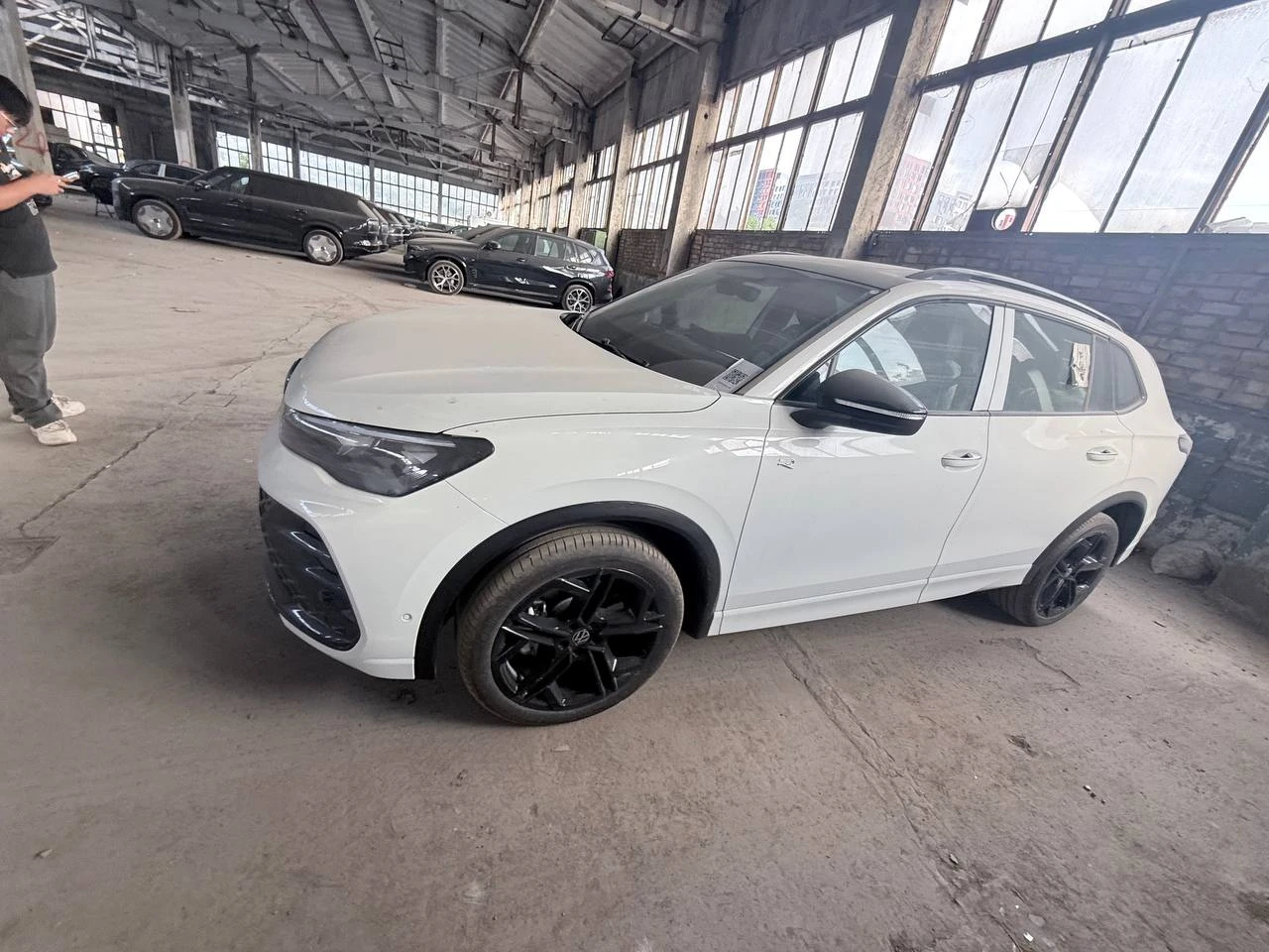 Автомобиль: Volkswagen Tiguan L Pro