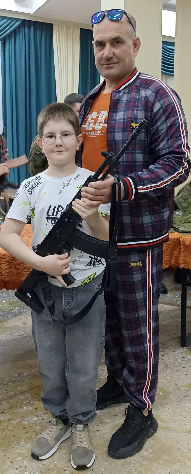 🎉 С наступающим Днём отца! 🎉Привет, меня зовут Егор! 👋 Хочу рассказать про своего па...