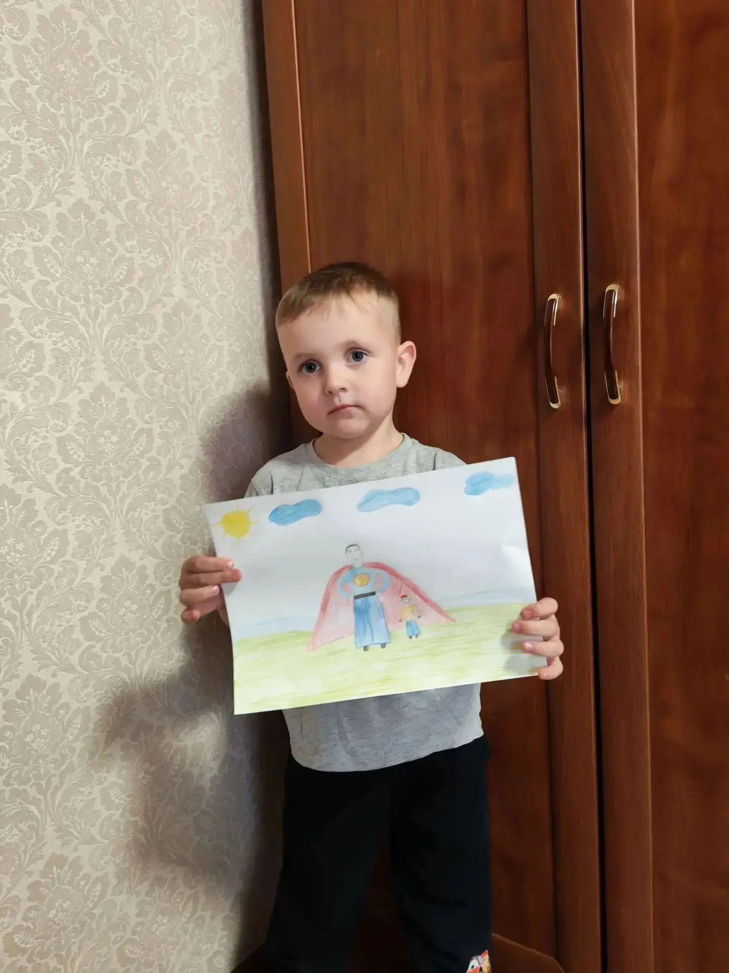 Выставка рисунков " Мой папа- мой герой" Корякин Ярослав средняя группа "Почемучки"
